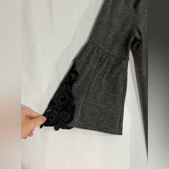 Maurices Gray Top M Lace Velvet Detail Bell Sleeves Fall Spooky season Classy - Picture 7 of 9